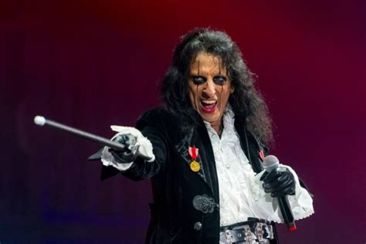 A Journey Through The Fascinating World Of Alice Cooper