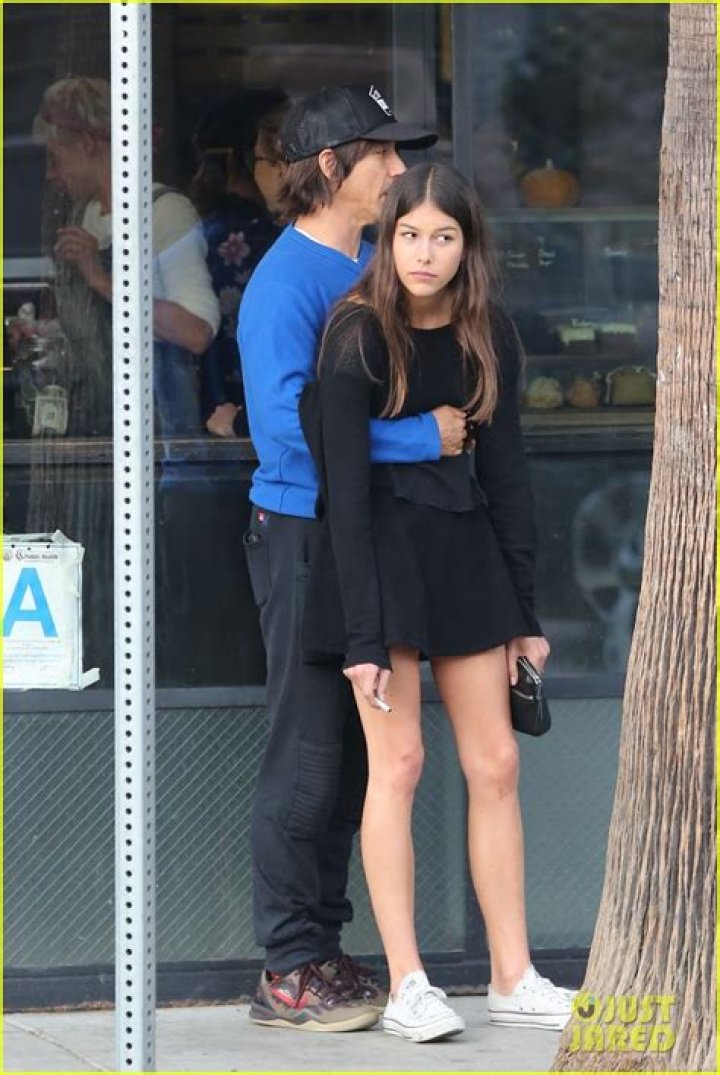 Unveiling The Love Life Of Anthony Kiedis: Who Is His Girlfriend?