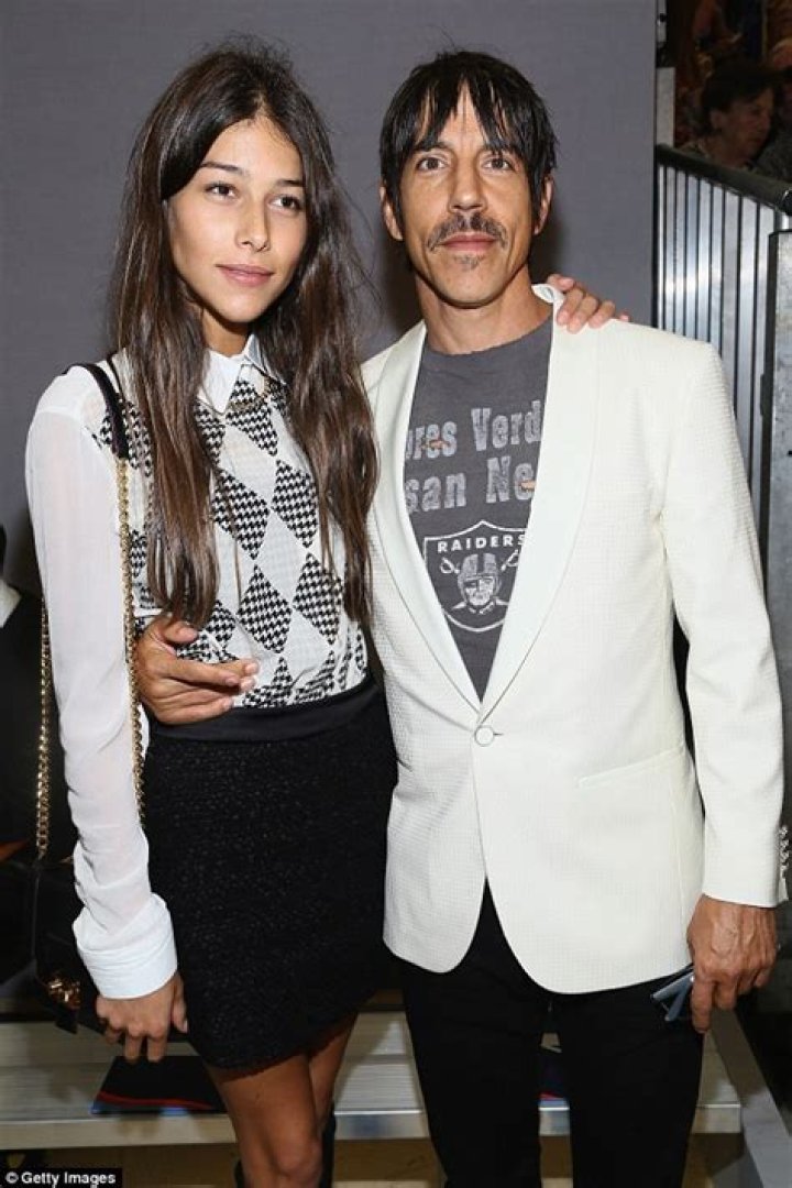 Love And Life: Anthony Kiedis Novia 2024