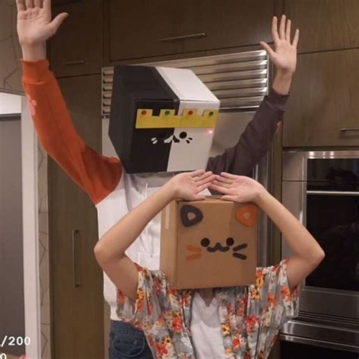 Are Dream SMP Members Crumb And Ranboo Secretly A Couple?