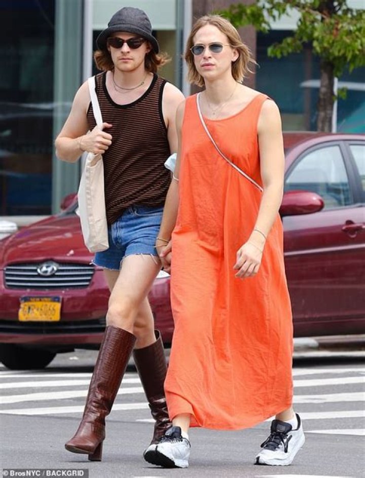 Are Tommy Dorfman and Lucas Hedges together?