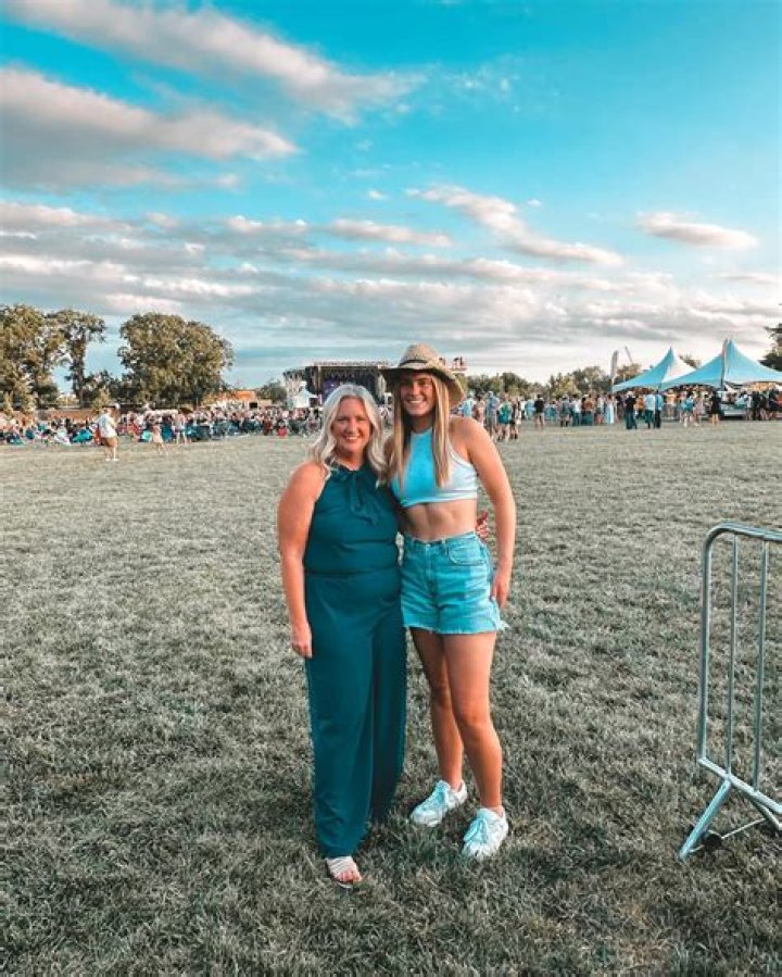 Guide To Ashley Iiams: The Ultimate Fitness Influencer