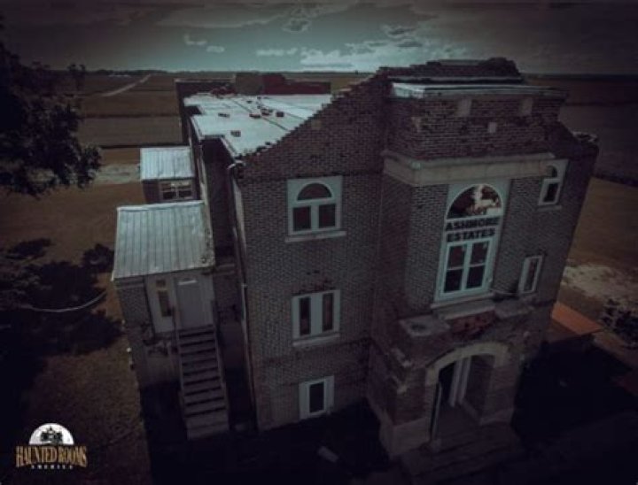 The Mysterious Encounters Of Ashmore Estates: Ghost Hunters Unveil The Truth