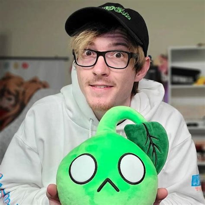 Exploring The Phenomenon Of Bijuu Mike: A YouTube Sensation