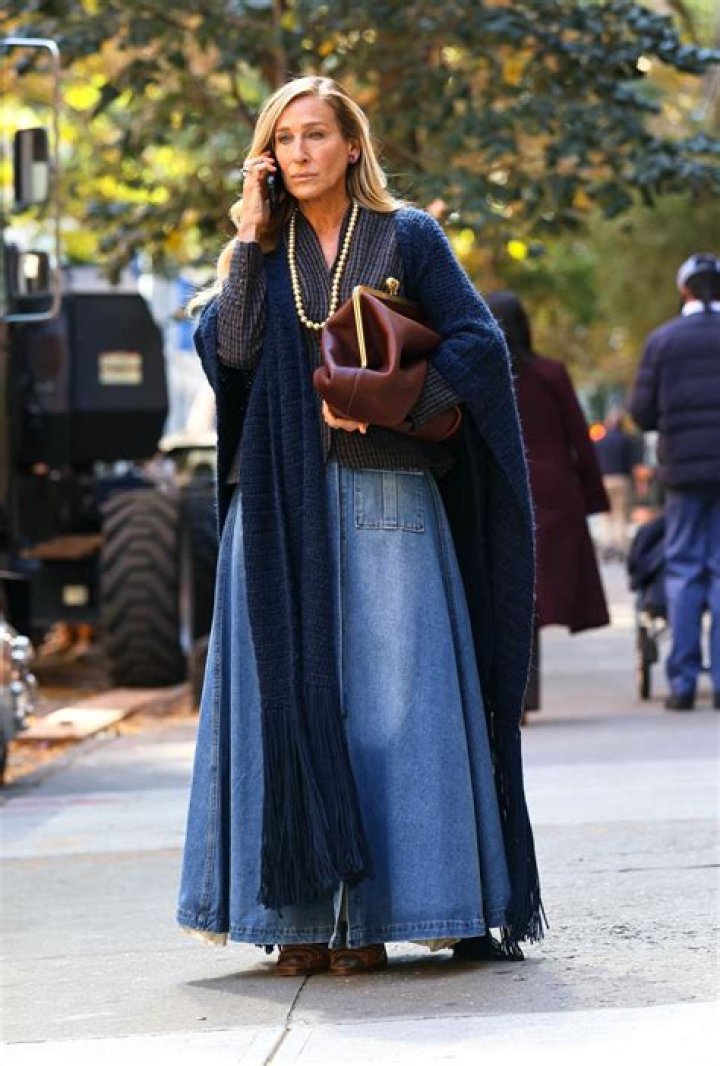 Carrie Bradshaw's Weight: The Fashion Icon's Journey