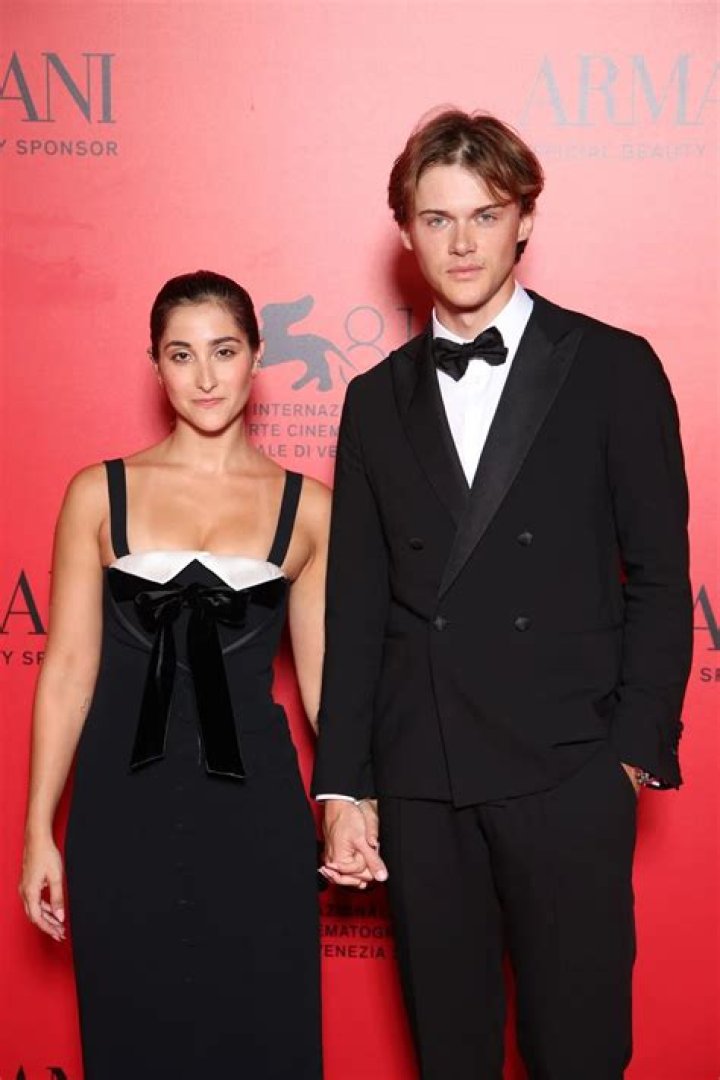 Unveiling Christopher Briney Relationships: A Closer Look