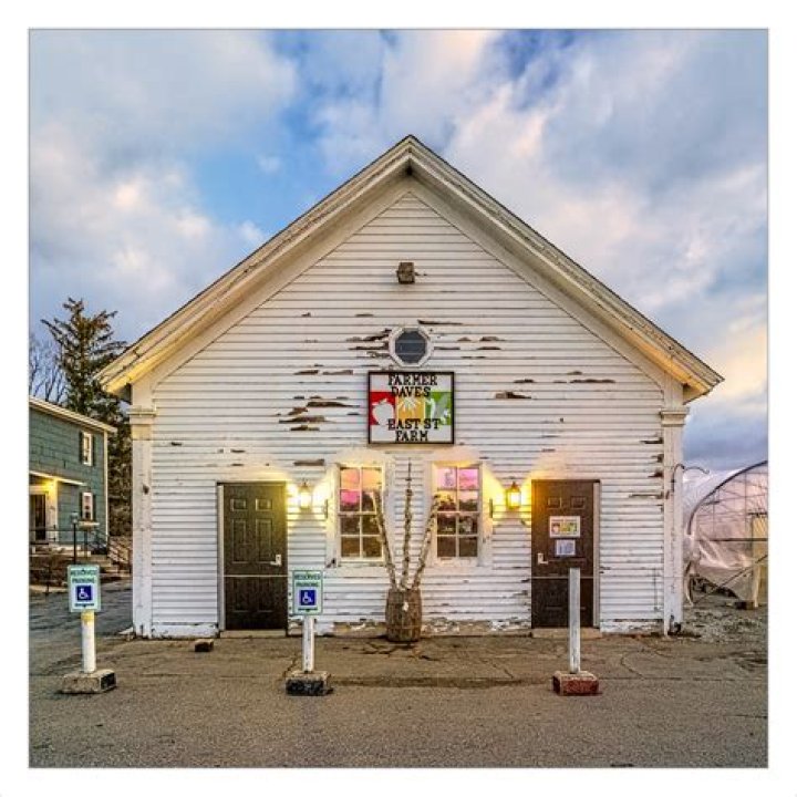 Discovering Dave's East: A Culinary Journey