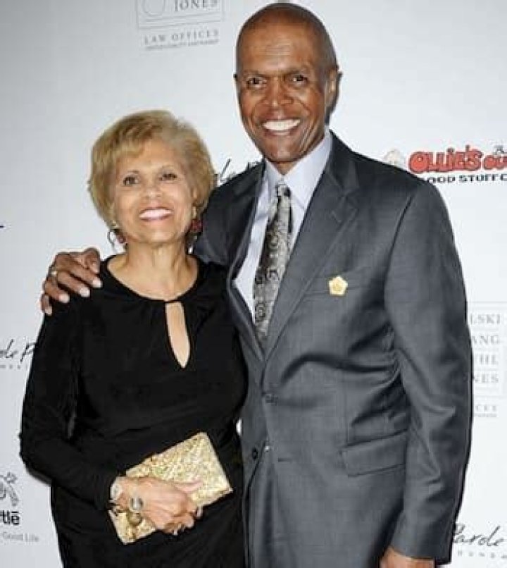 Unveiling The Remarkable Story Of Gale Sayers' First Wife