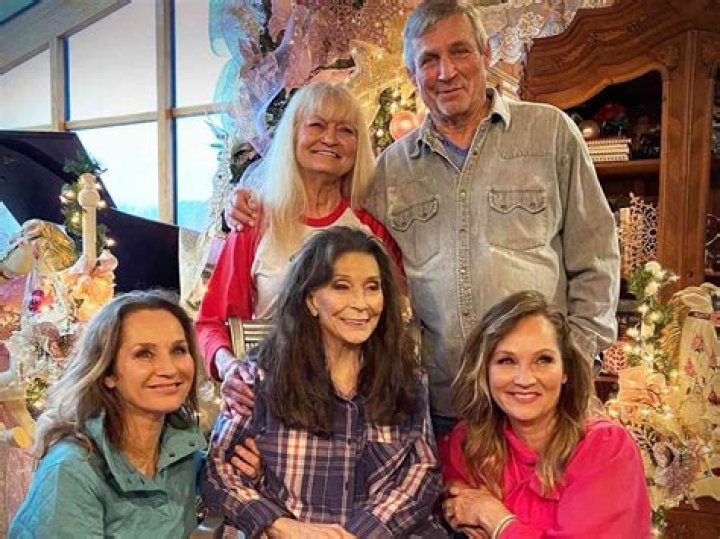 Unraveling The Marital Journey Of Loretta Lynn