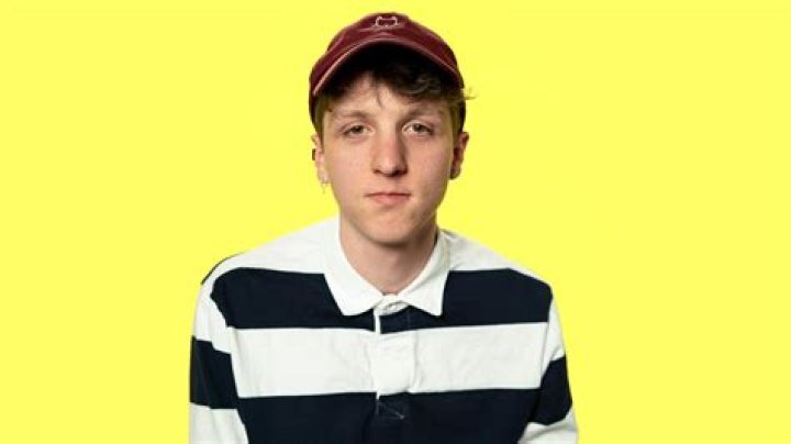 Is Powfu still alive?