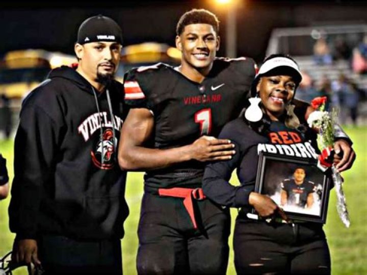 Isiah Pacheco Parents, Family, Career and Net Worth |