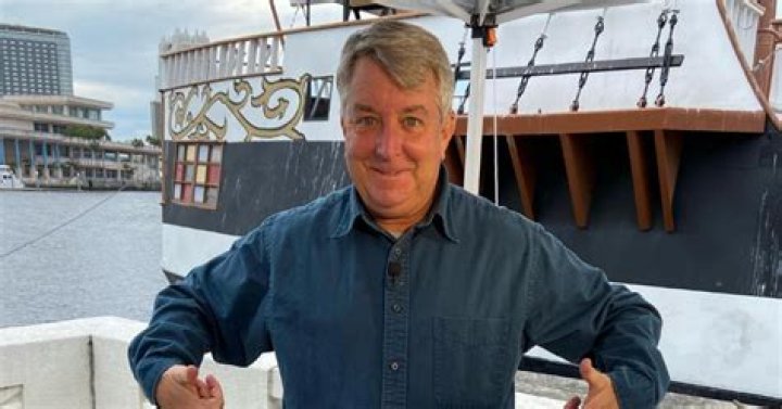 American journalist, Kerry Sanders is in Blissful Marital life with his Wife since 1989