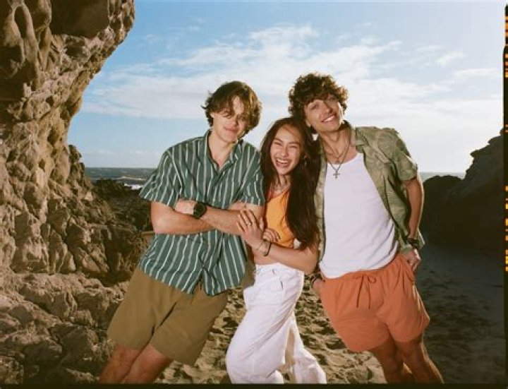 Lola Tung family, parents, siblings, boyfriend