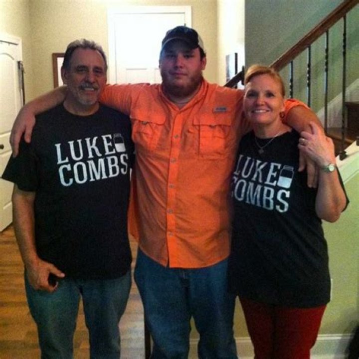 Is Luke Combs' Dad Still Alive? A Deep Dive Into His Family Life