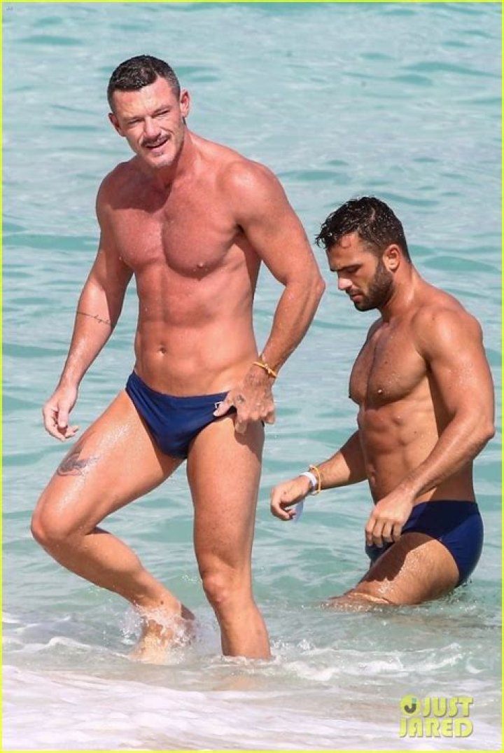 Beach-Bound Luke Evans Heats Up The Coastline