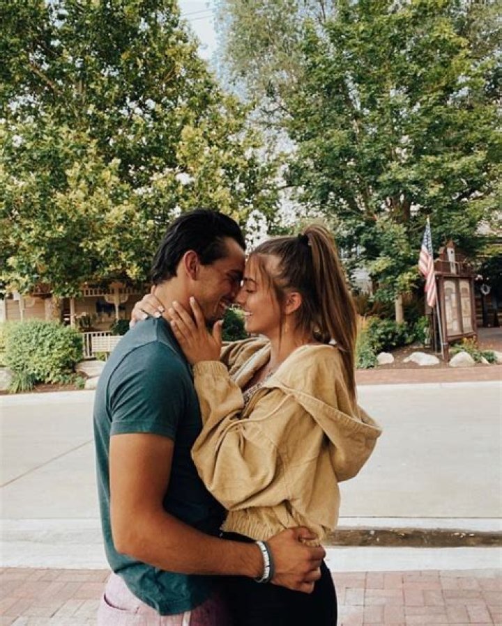 Age, Net Worth, Height, Boyfriend, Mom, Movies, Instagram