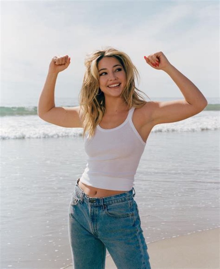 Unveiling The Dimensions: Madelyn Cline Height And Weight