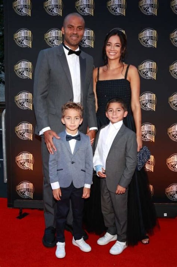 Know His Age, Siblings & Bio