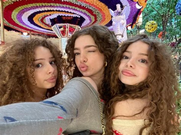 Muselk Sisters; The 3 Sisters Of The YouTuber