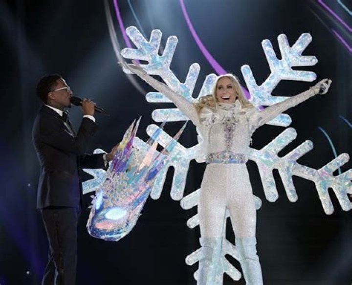 Nikki Glaser's Masked Singer Performance: A Triumphant Unmasking