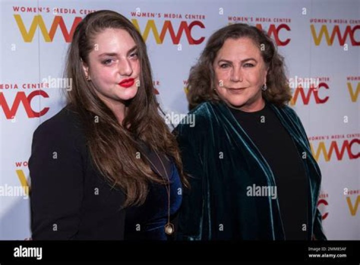 Rachel Weiss & Kathleen Turner: A Cinematic Duo