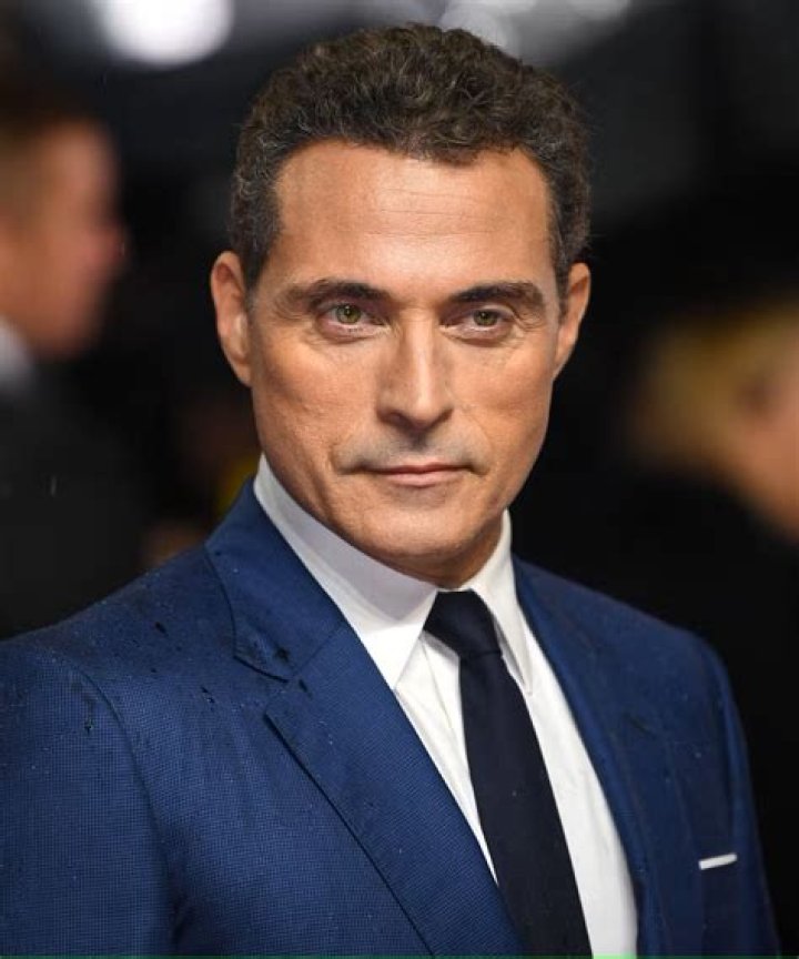 Rufus Sewell Personal Life, Net Worth, Eyes, Movies |
