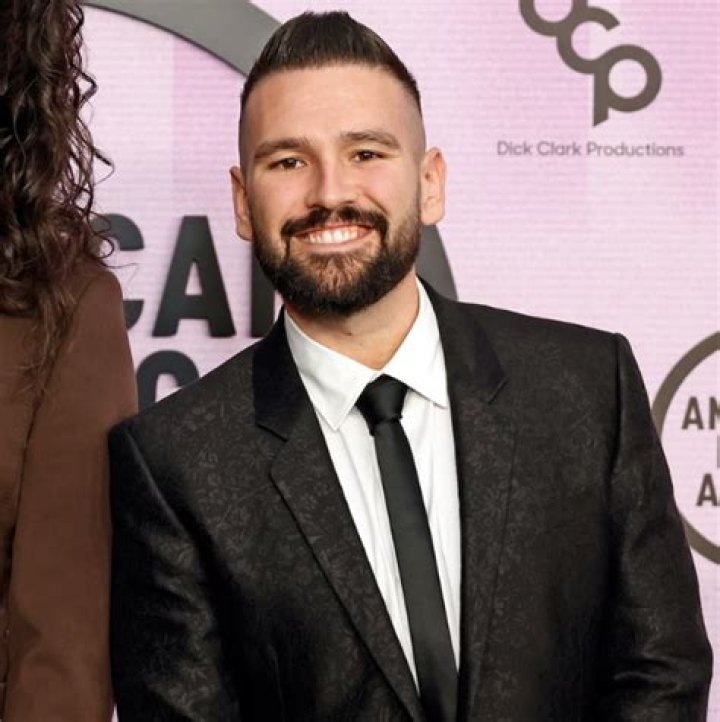 Discovering Shay Mooney's Height: A Closer Look At The Singer's Life