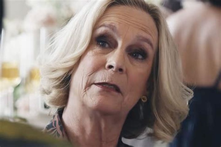 Unveiling The Charm Of "The Bear" Jamie Lee Curtis