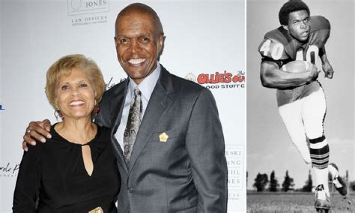 Gale Sayers' First Wife Revealed