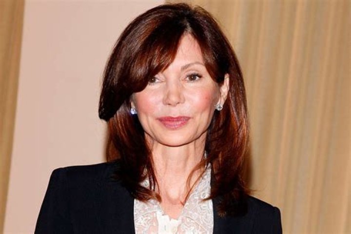 Who is the 71 aged Victoria Principal is married to? Know about her relationship status.